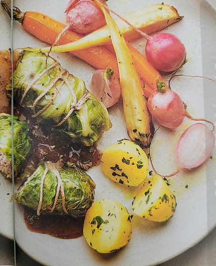 Kohlrouladen mit Wurzelgemüse und Biersauce