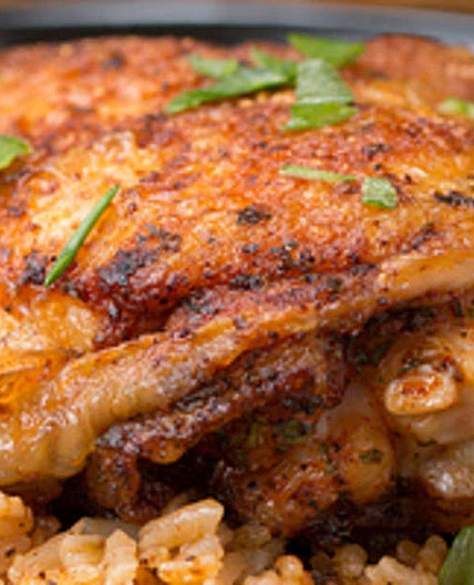 Paprika-Hähnchen mit gebratenem Reis