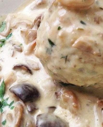 Semmelknödel mit Pilzragout