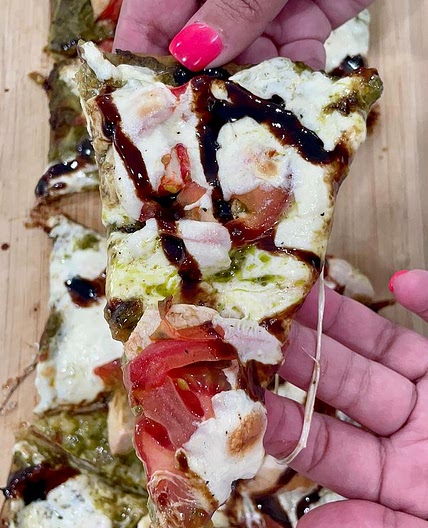 Pesto chicken flatbread