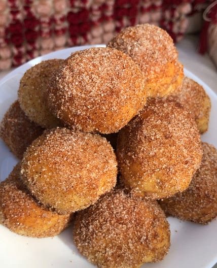 25cal Mini cinnamon sugar doughnuts 