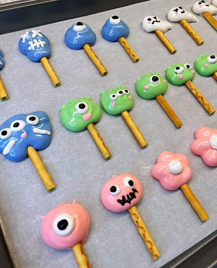 Meringue Cookies - Cute & Easy Halloween Candy Recipe
