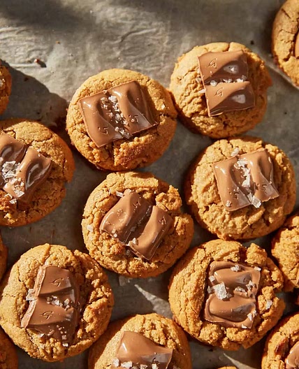 4-Ingredient Peanut Butter Chocolate Cookies