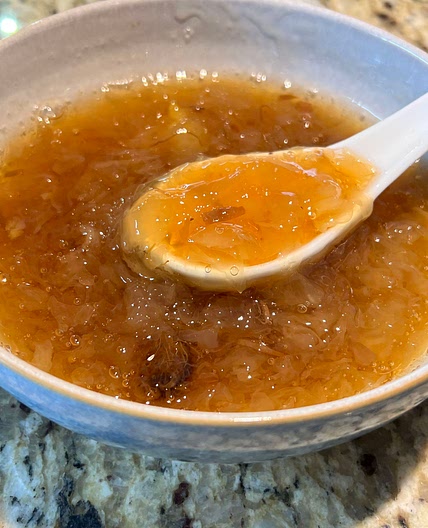 Rock sugar snow fungus dessert