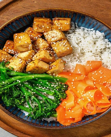 Spiced Tofu Sesame Rice Bowl with Garlic Tenderstem® and Pickled Carrot Ribbons