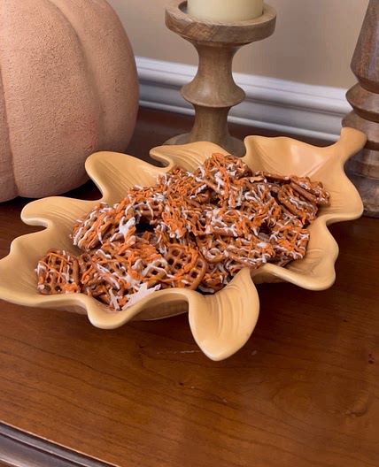 Pumpkin spice chocolate pretzels