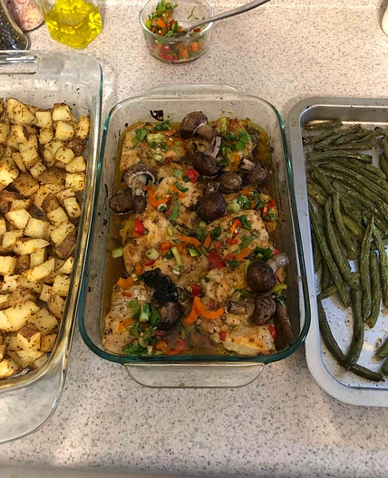 Baked chicken with bell peppers and mushrooms 
