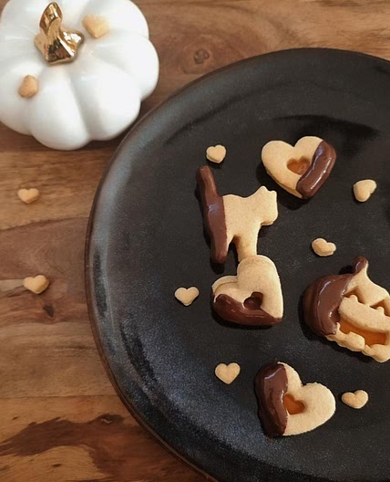 Halloween cookies with jam and chocolate 🎃