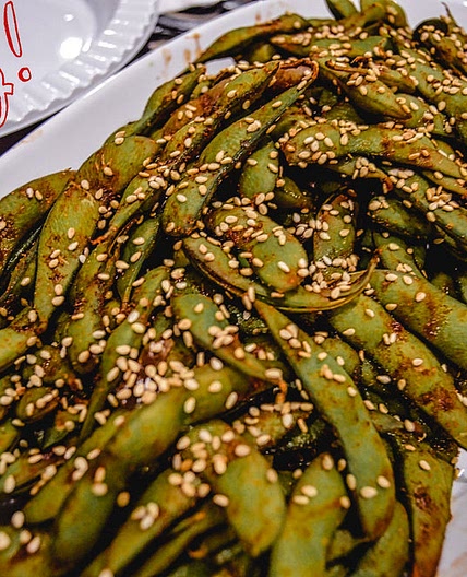 SPICY EDAMAME WITH SRIRACHA SOY SAUCE