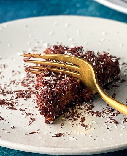 4-Ingredient No-Bake Chocolate Oat Cake | MYPROTEIN™