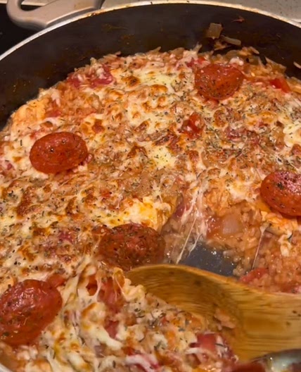 Pizza topped rice