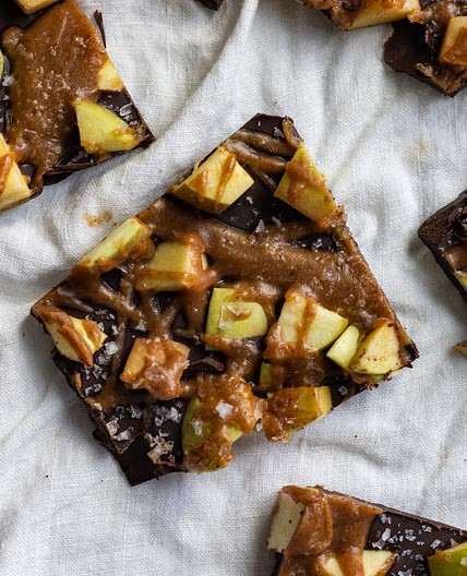 Salted Caramel Apple Bark with Dark Chocolate (vegan)