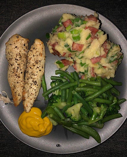 Chicken and loaded mash with veggies