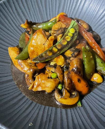 Chicken and Cashew Nut Stir Fry with a Chop Suey Style Sauce