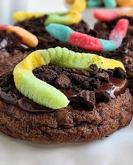 Dirt and Worms Cookies