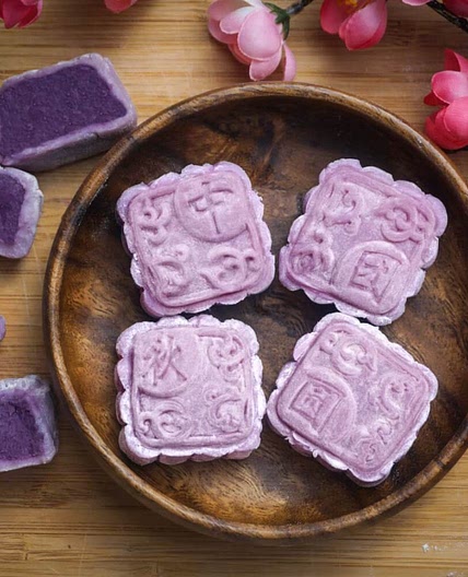 Snow Skin Mooncake 香芋紫薯冰皮月饼 (Taro & Purple Sweet Potato)