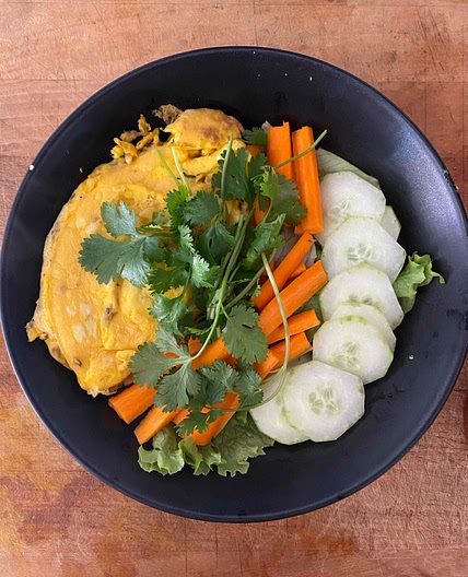 Easy omelet salad