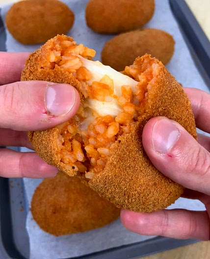 MOZZARELLA AND TOMATO SUPPLÌ