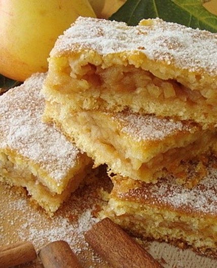 BRZI BAKIN KOLAČ SA JABUKAMA