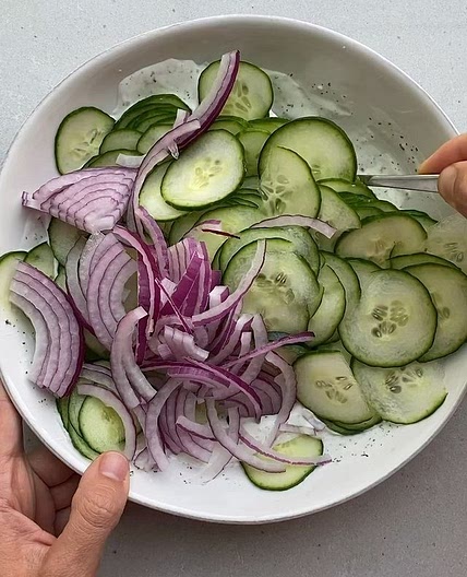 Easy homemade salad that’s fuss-free, fun and flavorful! This Cucumber Salad is one that my kids ask for all the time 🥒🥒 and it makes me feel good that the dressing is made with Sour Cream that has simple, real ingredients and is high in protein. 🙌 Chec