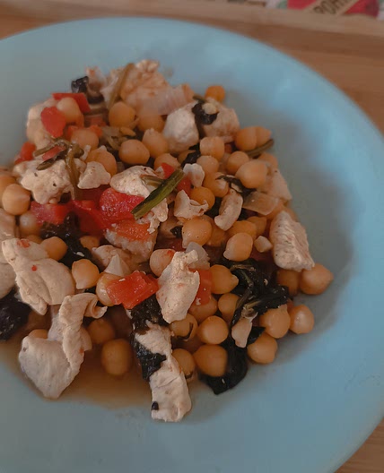Pollo con garbanzos y espinacas 🫘🍗