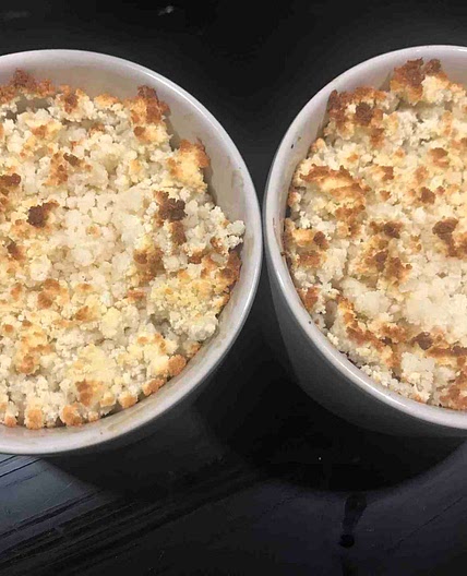 Apple strawberry crumble