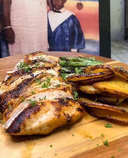 1 pan chicken, potatoes & greens beans 