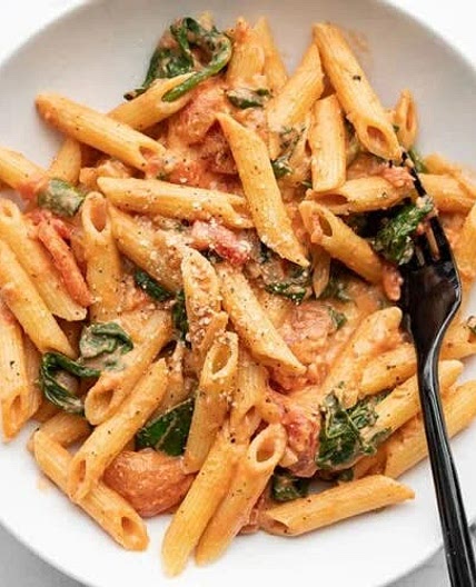 Creamy Tomato and Spinach Pasta 