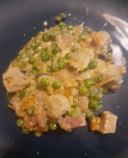 Poulet aux petits pois et lardons