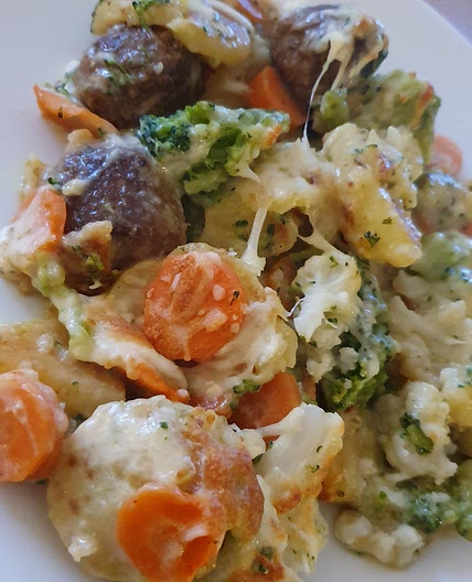 Gemüseauflauf mit Hackbällchen