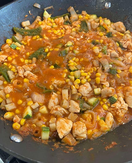 Pollo con Papas y Rajas 