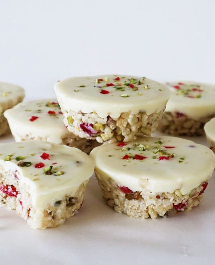Muffin pan white Christmas crackles recipe