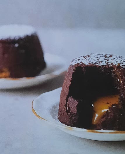 Air fryer chocolate caramel explosion cakes