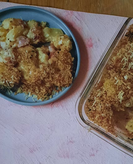 Cheesy ham gnocchi bake