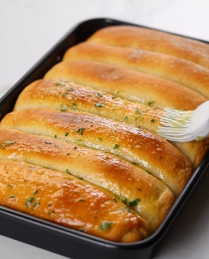 Cheesy garlic bread 
