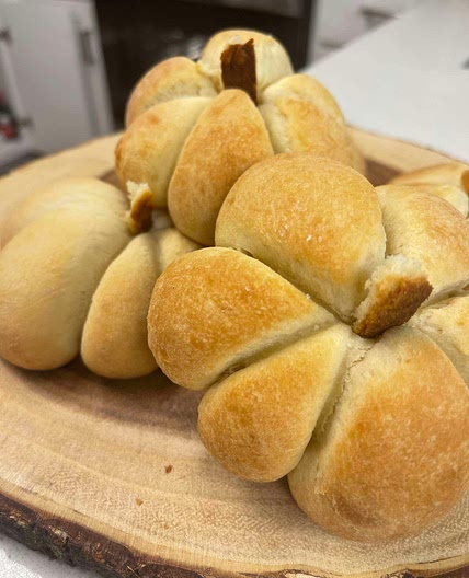 Pumpkin shaped rolls