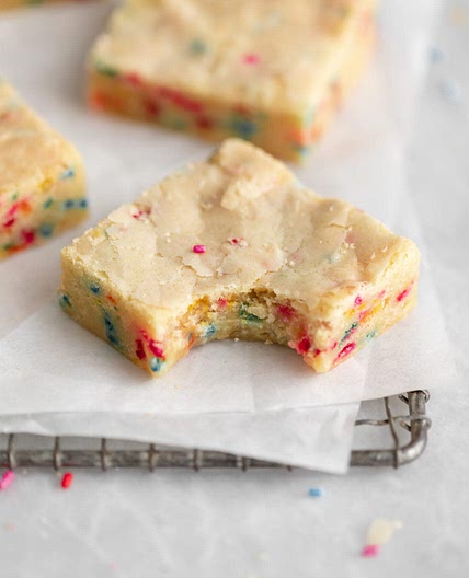 CHEWY FUNFETTI BLONDIES
