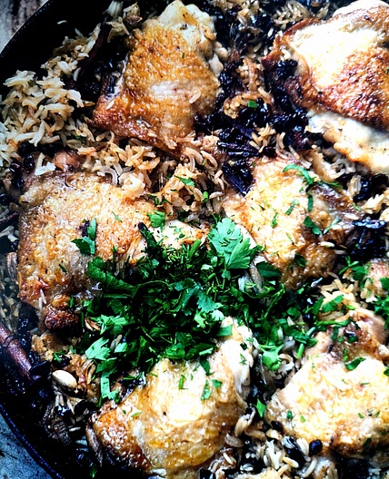 Poulet à l'oignon caramélisé et riz à la cardamome