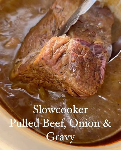 Slowcooker Pulled Beef, Onions & Gravy
