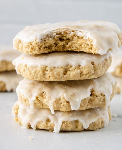 Crumbl 🙀 Iced Oatmeal Cookie