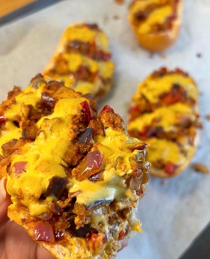 Mini-pizza with tofu and “cheese” sauce 