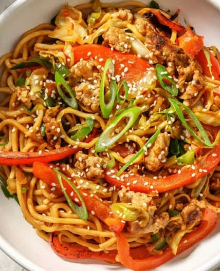 Stir-fry noodles with sausage