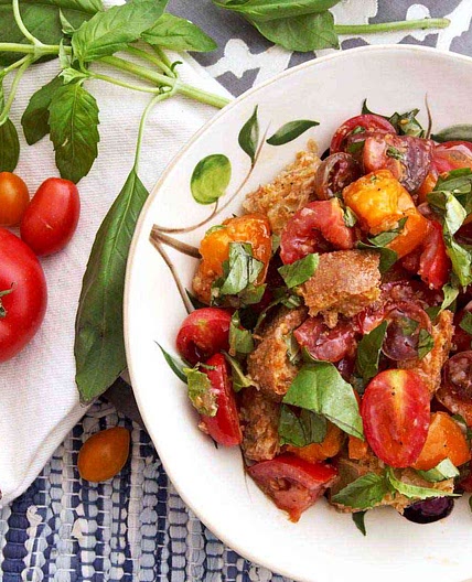 Classic Panzanella Salad (Tuscan-Style Tomato and Bread Salad) Recipe