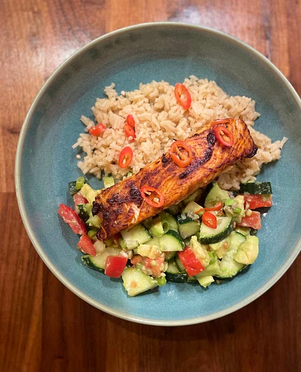 Airfried chipotle salmon with avocado salad