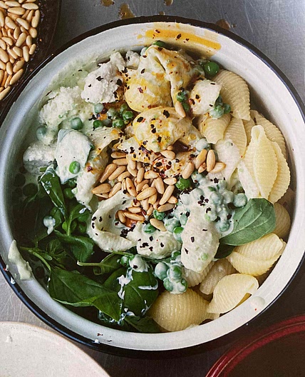 Conchiglie au yaourt, petits pois et piments 