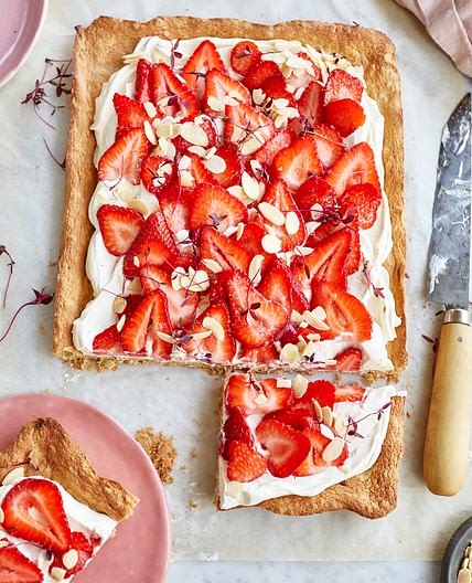 Strawberry, Oat & Brown Sugar Cake