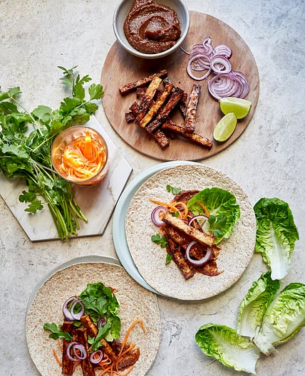 Crispy Tofu & Hoisin Sauce Wraps