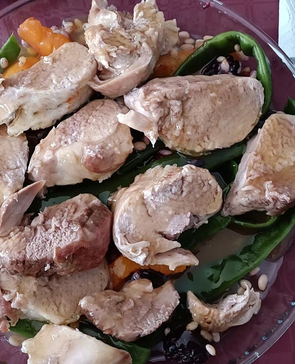 Filet mignon sur lit de fruits