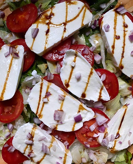 Mozzarella Caprese Salad 🥗 