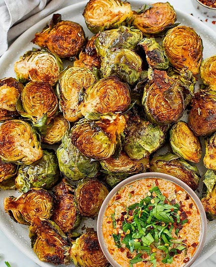 SMOKY OVEN BAKED BRUSSELS SPROUTS WITH CHILI YOGHURT SAUCE😮‍💨 If you’re thinking you’re not a fan of brussels sprouts you just haven’t tried these baked crispy and smoky type. I’m sure this recipe will change your mind! Save the recipe below and give it